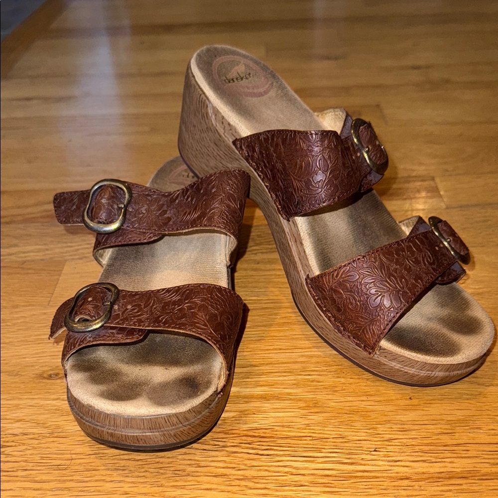 Brown Wedge Dansko Sophie Sandals with Buckle Embossed Straps in Size EU 39